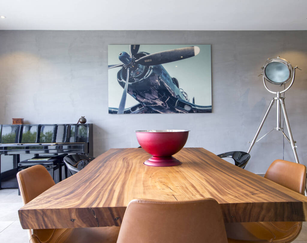La salle à manger et sa table en plateau de bois exotique, by Sabrina Alvarez Design, Architecte d'intérieur et Décoratrice en Ile-de-France