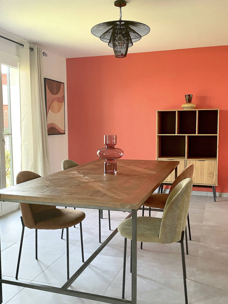 La salle à manger avec un meuble vaisselier, by Sabrina Alvarez Design, Architecte d'intérieur et Décoratrice en Ile-de-France